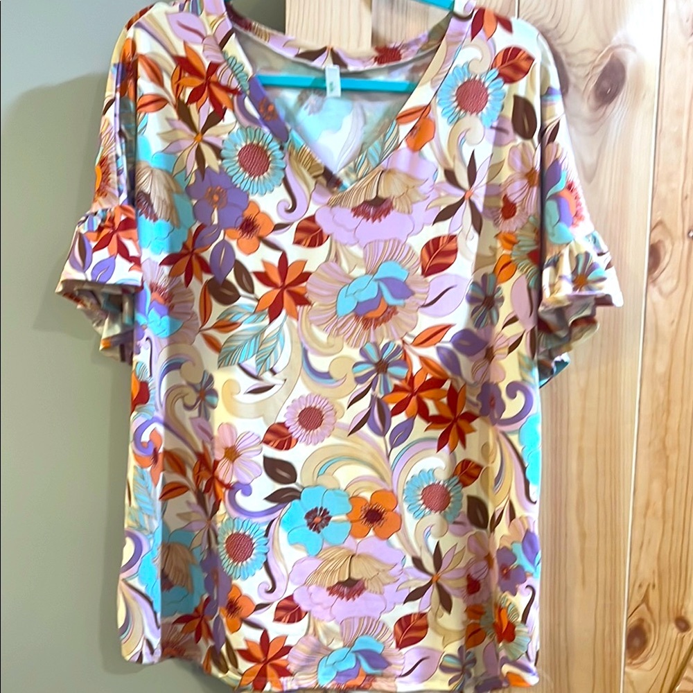 Floral V-Neck Women's Top by the melon brand size 2x large